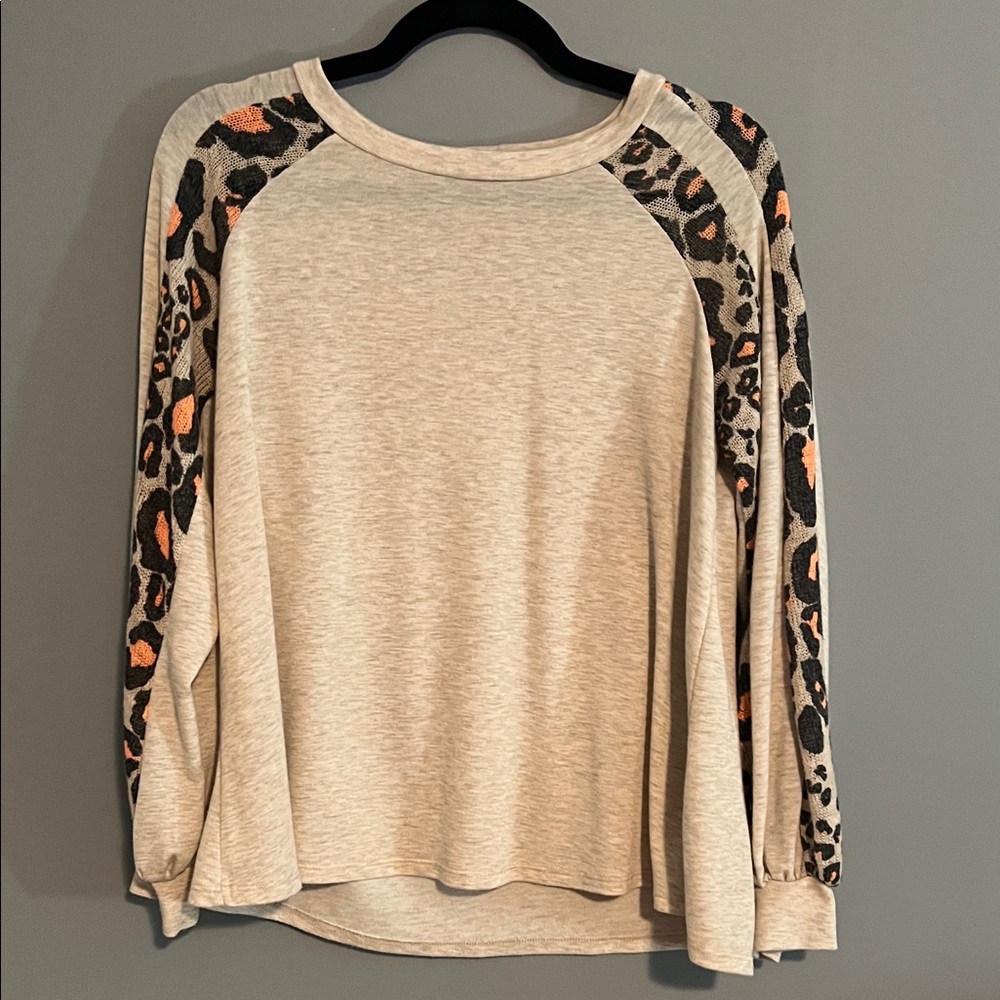 Beige Raglan Sweatshirt with Leopard Sleeve Accents